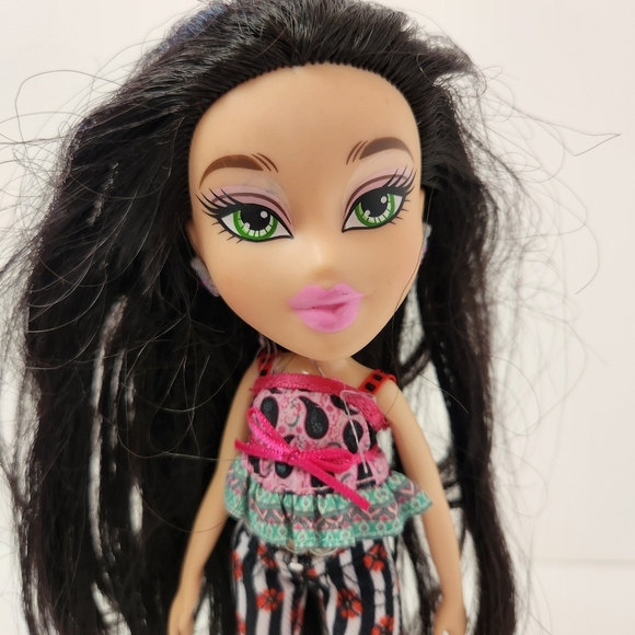 BRATZ Jade Study Abroad to Russia Doll MGA 2015 Black Hair Hippie Boots - Picture 2 of 8